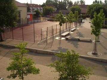 der neue Schulhof