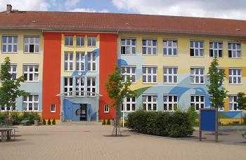 neue Schulfassade